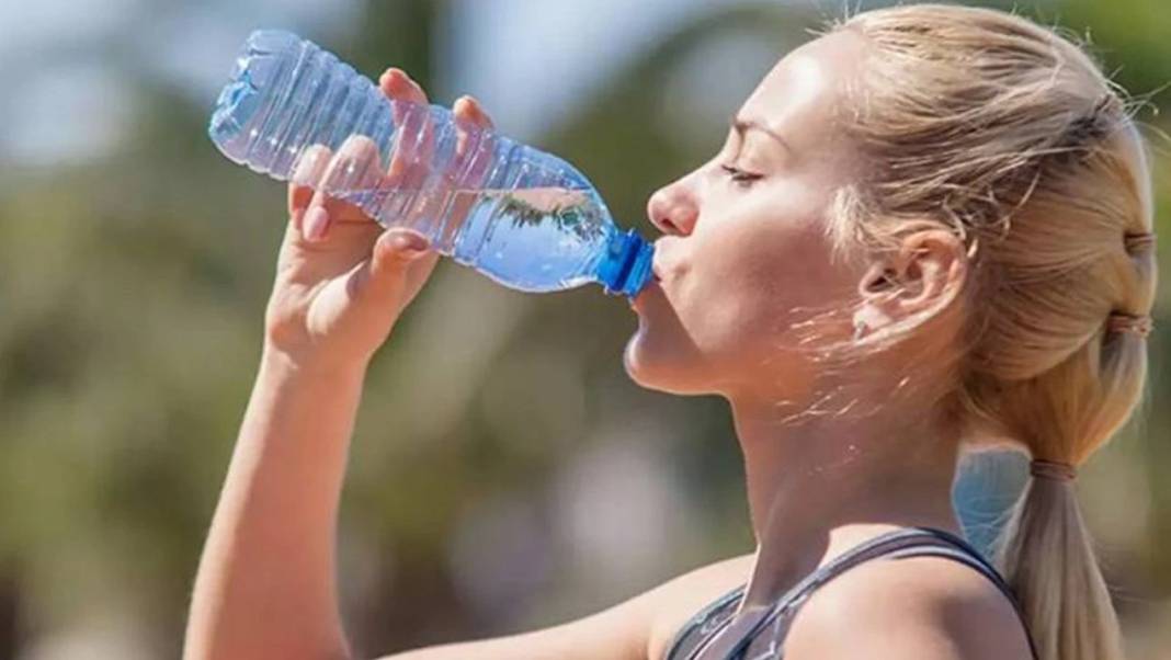 Su içerken dikkat! Pet şişenin büyük zararları ortaya çıktı 3